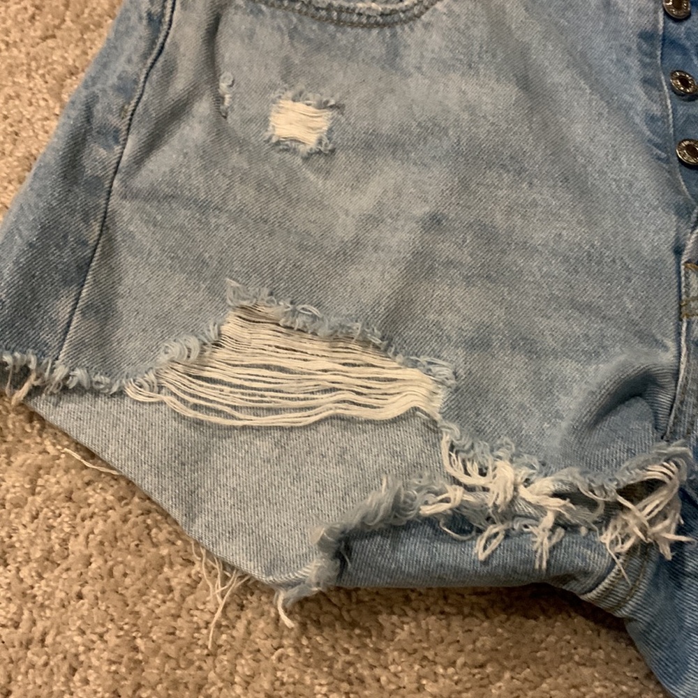 Levi’s Shorts - Picture 3 of 7